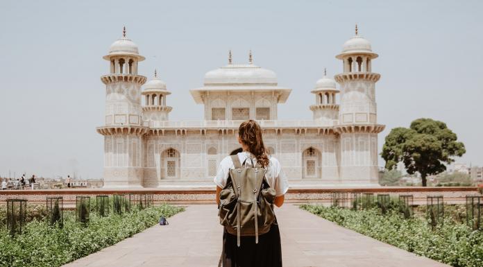 What to Bring if You Want to Travel Lightly