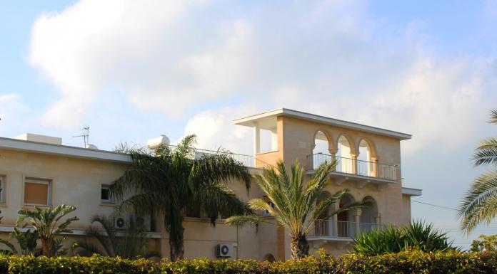 Factors to Consider Before Buying a House