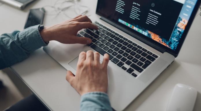 Best Online Degrees that Seniors Can Take